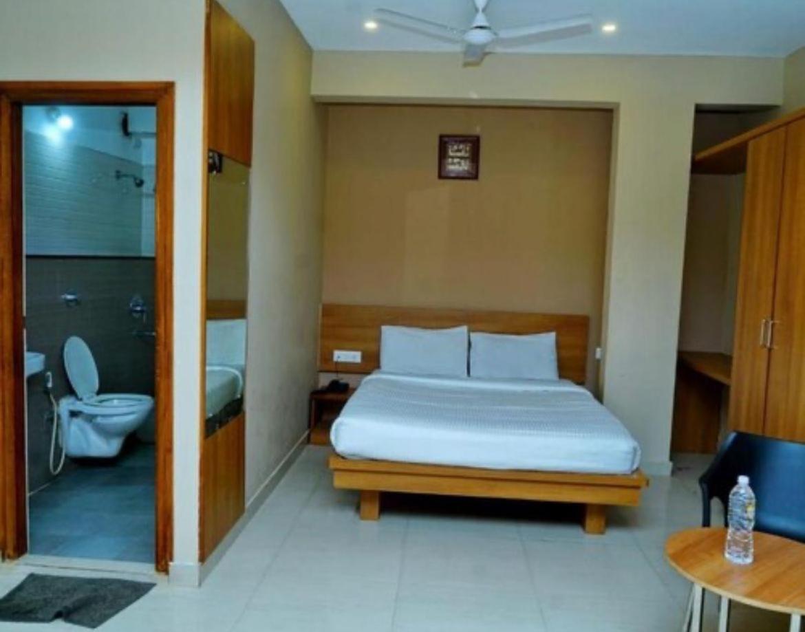 Samasth Rooms And Suits Mysore Eksteriør billede