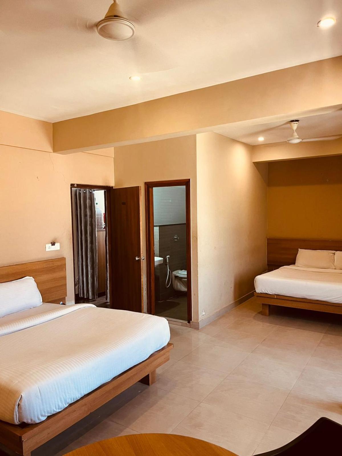 Samasth Rooms And Suits Mysore Eksteriør billede